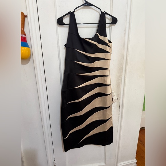 Signature by Sangria Elegant Black and Cream Striped Dress/SZ 12 - Picture 2 of 7